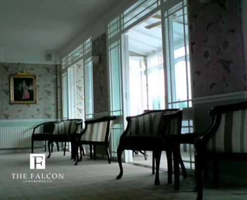 The Falcon Hotel Farnborough  Exterior photo