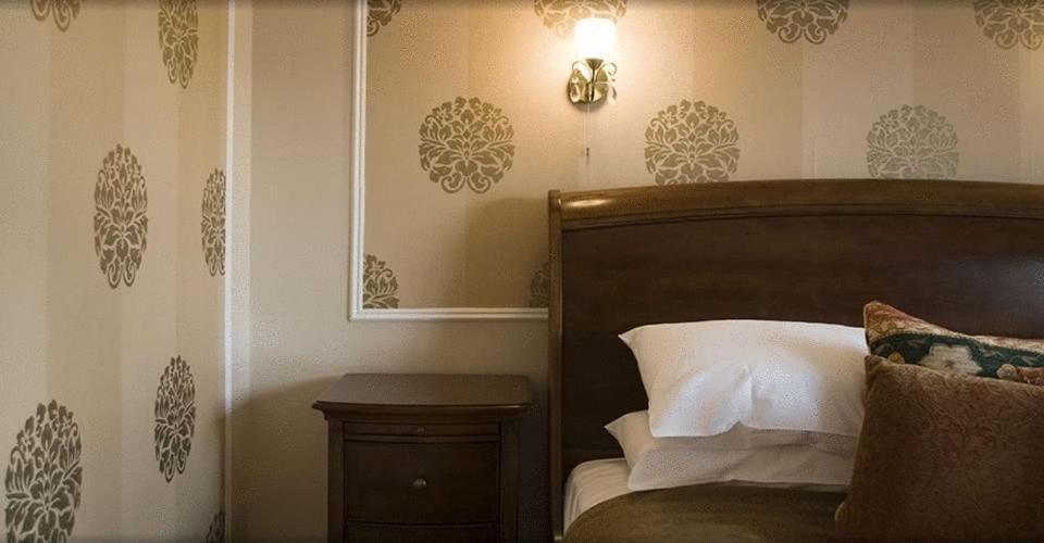 The Falcon Hotel Farnborough  Room photo